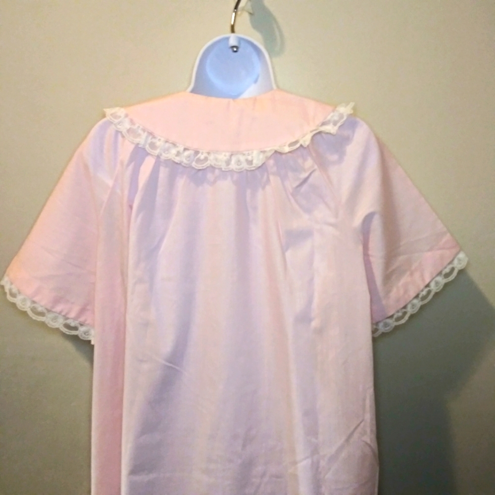 Vintage 1950's Smart Time Rose Embroidered, Lace Trimmed Pink Cotton Robe - Picture 9 of 12